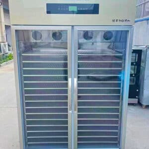 Small dairy farms use yogurt machines