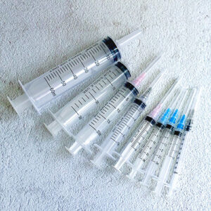 Medical-grade disposable syringe with European and American standard luer lock straight mouth and side mouth